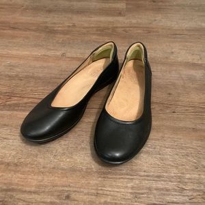 Naturalizer Black Leather Flats